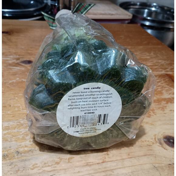 Tag X-Large Crooked Chunky Leaf Christmas Holiday Tree Candle Green 11″H x 5.5″D - Picture 4 of 4